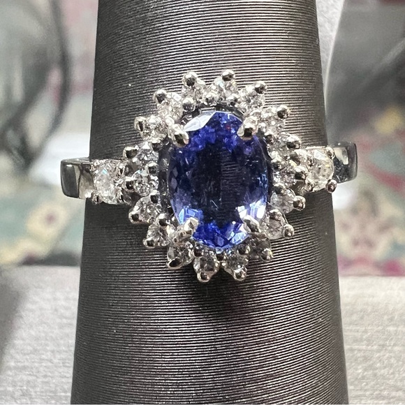 14k White Gold Diamond & Tanzanite Ring - Picture 5 of 9